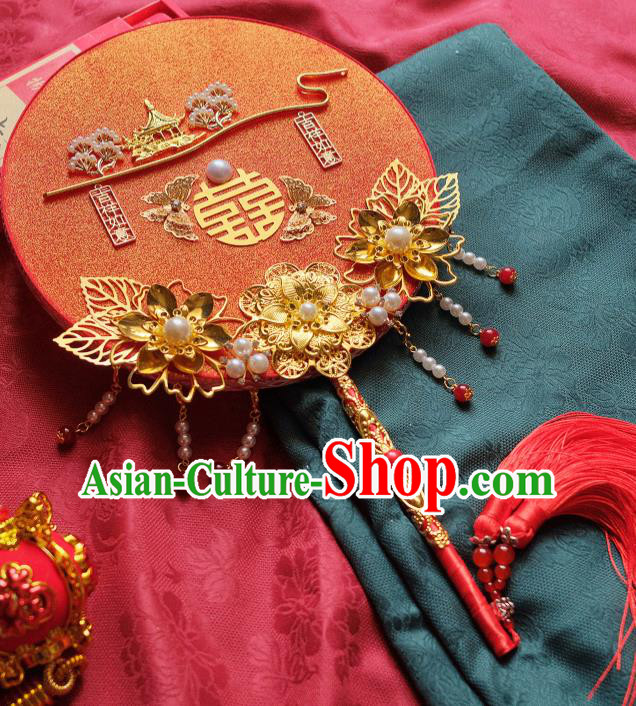 China Bride Palace Fan Classical Golden Peony Circular Fan Handmade Red Silk Fan Traditional Wedding Fan