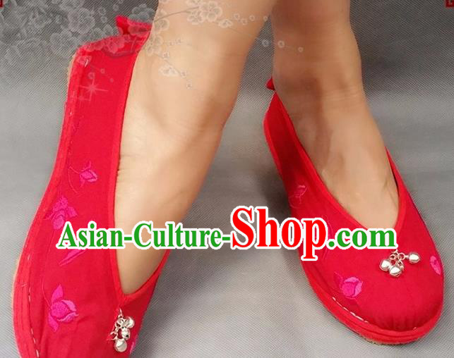 Handmade China Yunnan Ethnic Wedding Shoes Folk Dance Shoes National Woman Red Velvet Shoes