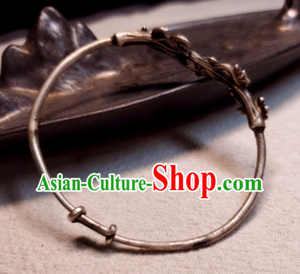 China Traditional Wristlet Accessories Handmade Silver Bangle Jewelry Ancient Minguo Bells Bracelet