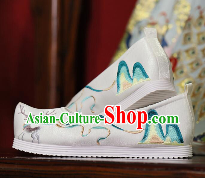 China Ancient Childe Shoes Handmade Shoes White Cloth Embroidered Deer Shoes Traditional Hanfu Shoes