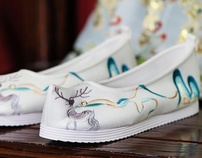 China Embroidered Deer Shoes Ancient Princess Shoes Ming Dynasty Shoes Traditional Hanfu Shoes White Cloth Shoes