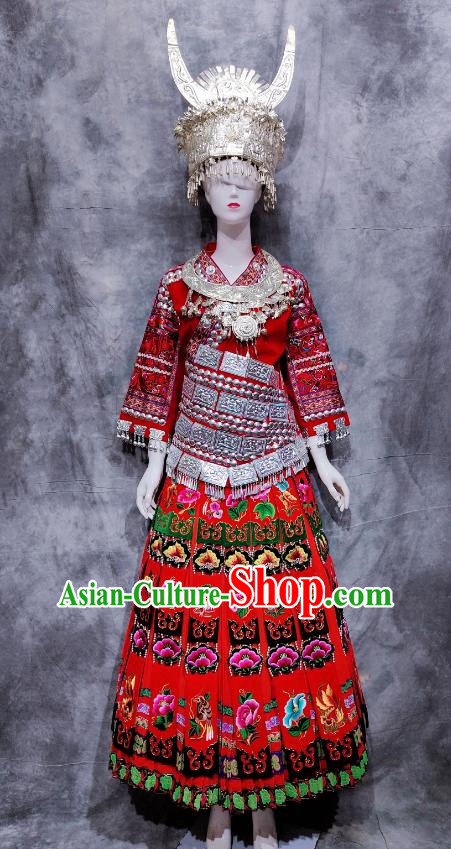 Red Miao Costume Ethnic Minority Costume March Three