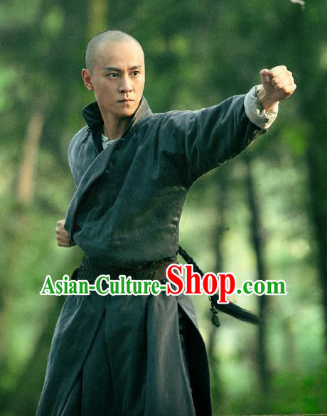 China Ancient Hero Costumes Qing Dynasty Swordsman Grey Outfit Wuxia TV Series Fei Hu Wai Zhuan Hu Fei Clothing