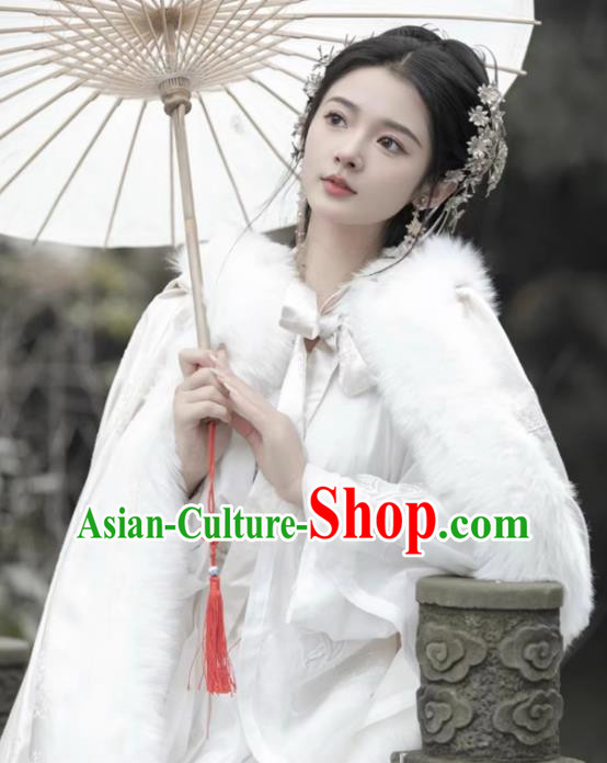 China Ancient Palace Princess White Cloak Traditional Hanfu Winter Cape Ming Dynasty Palace Lady Clothing