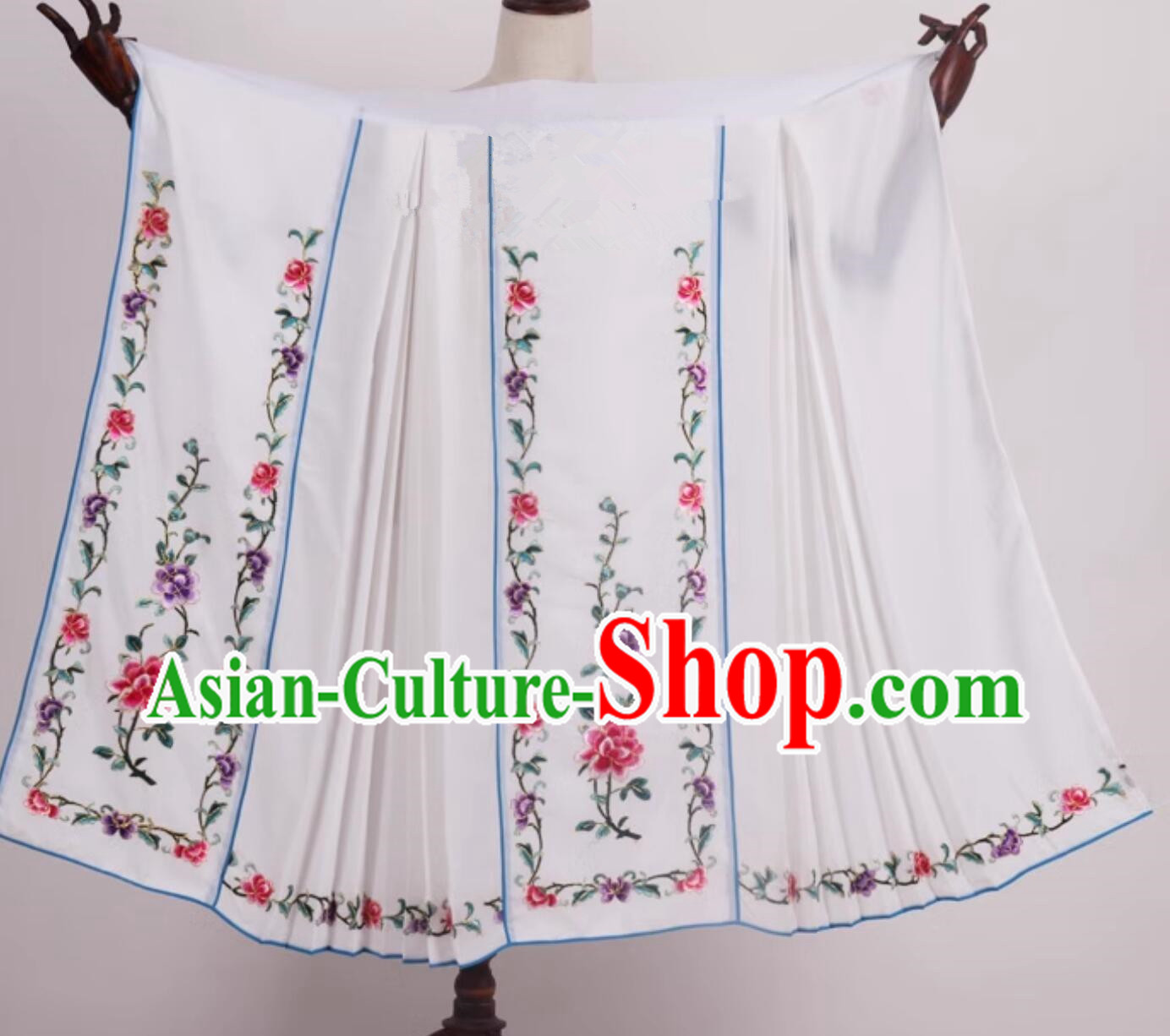 Traditional Chinese Beijing Opera Hua Tan Costume China Peking Opera Young Lady Embroidered White Skirt