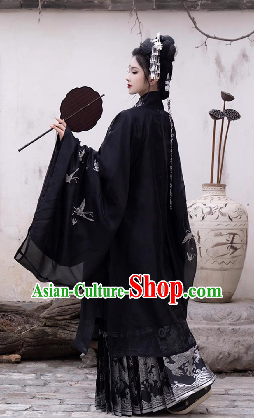 China Ancient Noble Woman Costumes Traditional Black Hanfu Dress Ming Dynasty Royal Mistress Clothing