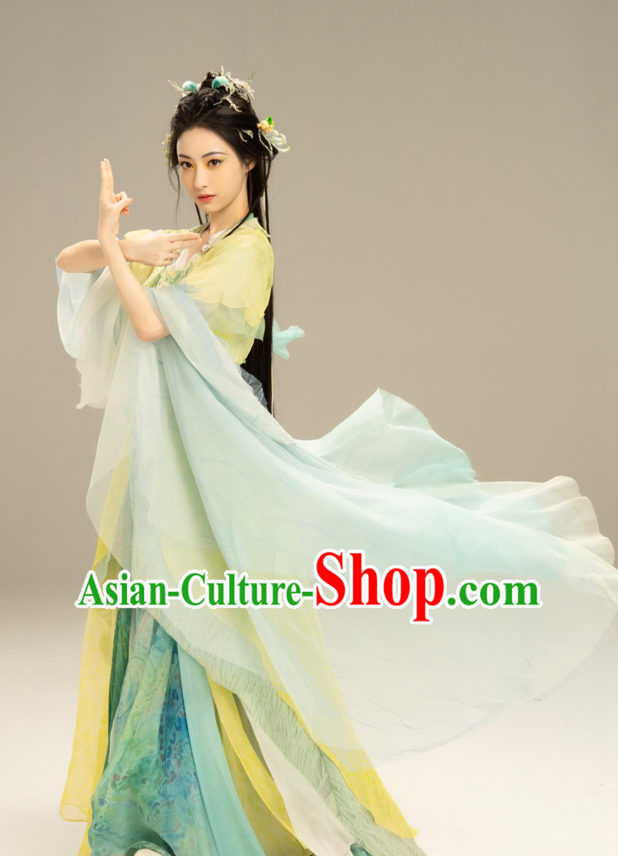 Ancient China Female Swordsman Clothing Chinese TV Series Fox Spirit Matchmaker Red Moon Pact Master Tushan Rong Rong Dress