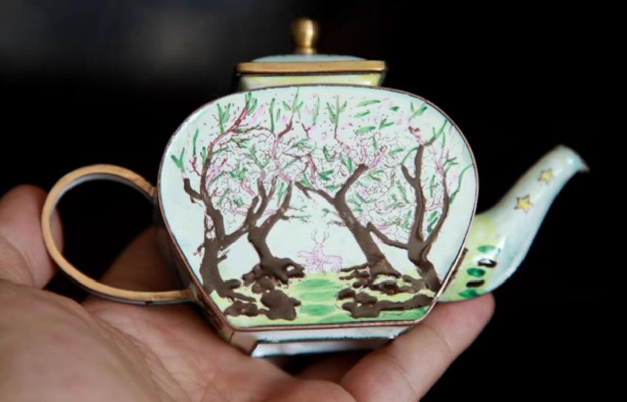 Chinese Hand Painted Enamel Craft Cloisonne Teapot Collection Deers in Deep Woods