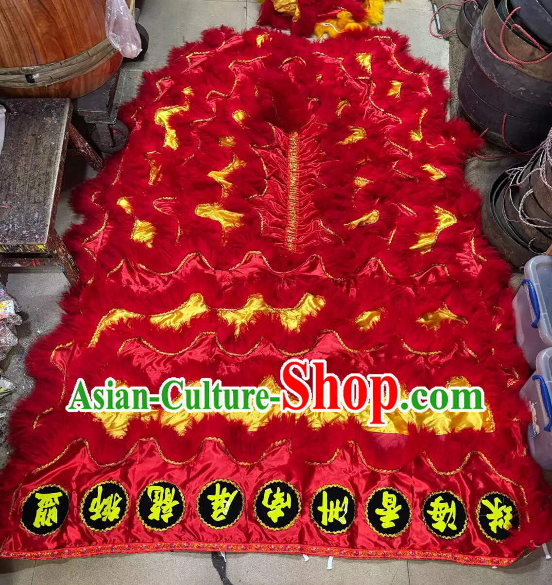 Handmade Satin Fabric Lion Tail Chinese Lion Dance Costume Red Wool Cape and Trousers Set