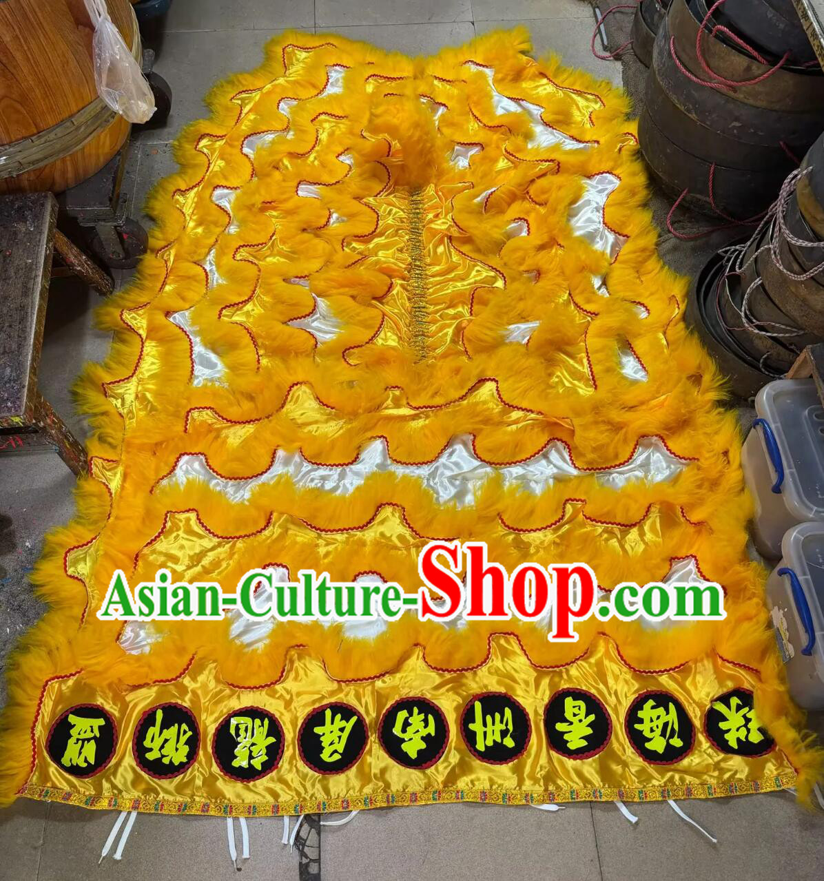 Handmade Satin Fabric Lion Tail Chinese Lion Dance Costume Yellow Wool Cape and Trousers Set