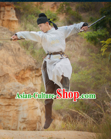 Chinese Ancient Tang Dynasty Men Hanfu Clothing Round Collar Long Robe and Black Hat Complete Set