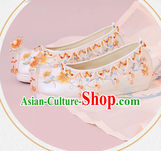 China Traditional National Shoes Classical Beads Tassel Shoes Embroidered Shoes