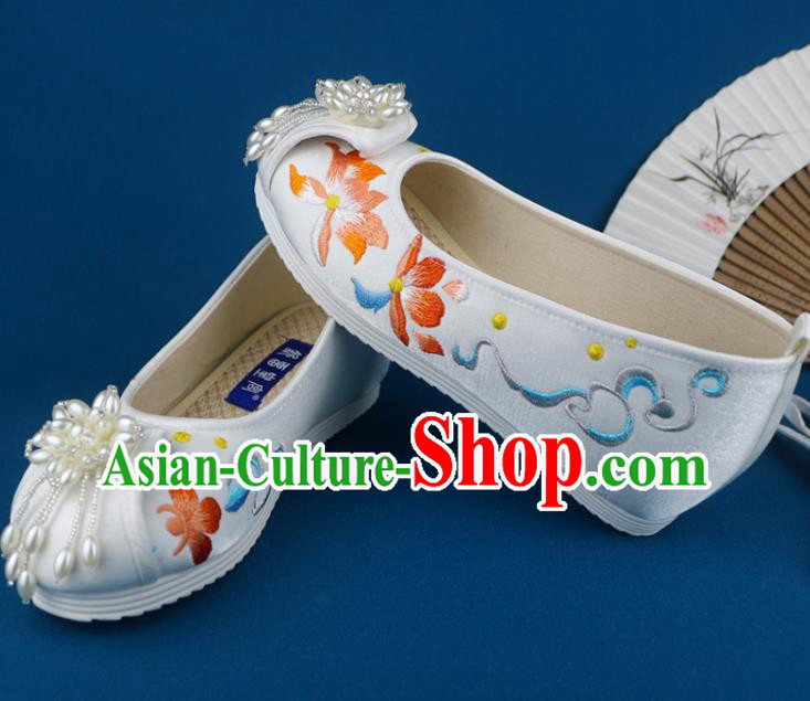 China Pearls Tassel Shoes Embroidered Shoes Traditional Wedding White Cloth Shoes