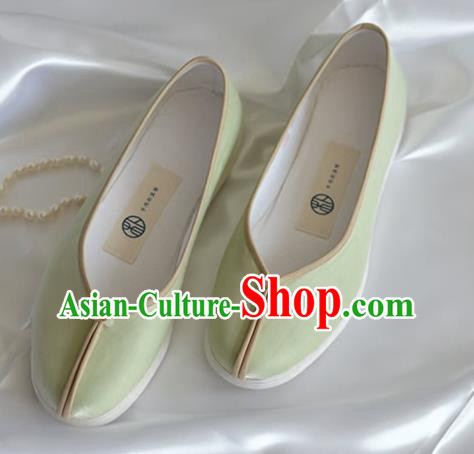 China Traditional Hanfu Light Green Satin Shoes Women Shoes National Shoes